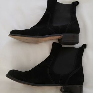 Eighteen 68 Ryan Black Suede Ankle Boots